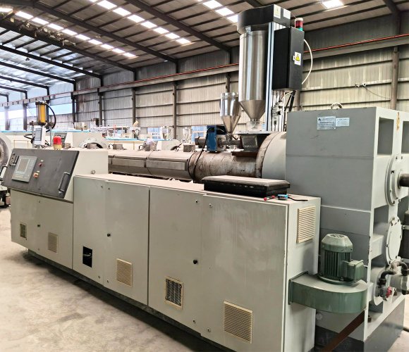 خط إنتاج أنابيب HDPE القديمة مقاس 315-630 مم بثلاث طبقات ABA