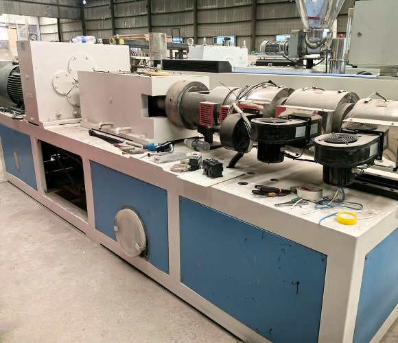 آلات بثق مقاطع بلاستيكية مستعملة موديل 65-132